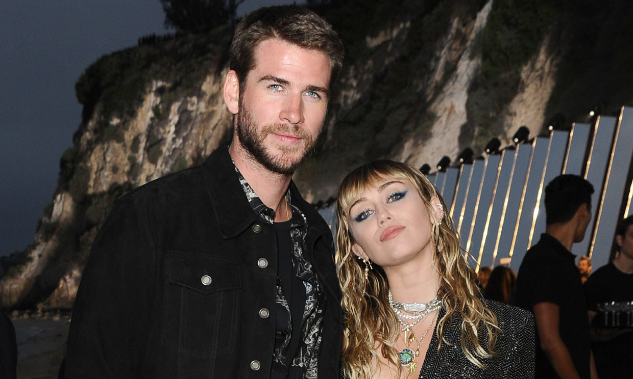 Miley Cyrus y Liam Hemsworth presumen de cuerpo en bañador