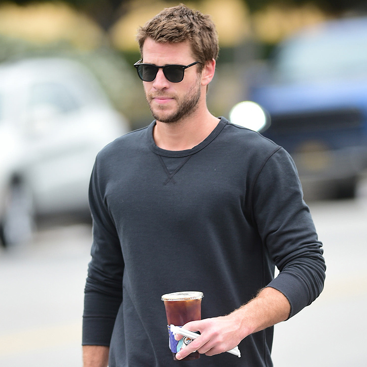 Triste y cabizbajo, Liam Hemsworth reaparece tras su ruptura con Miley Cyrus