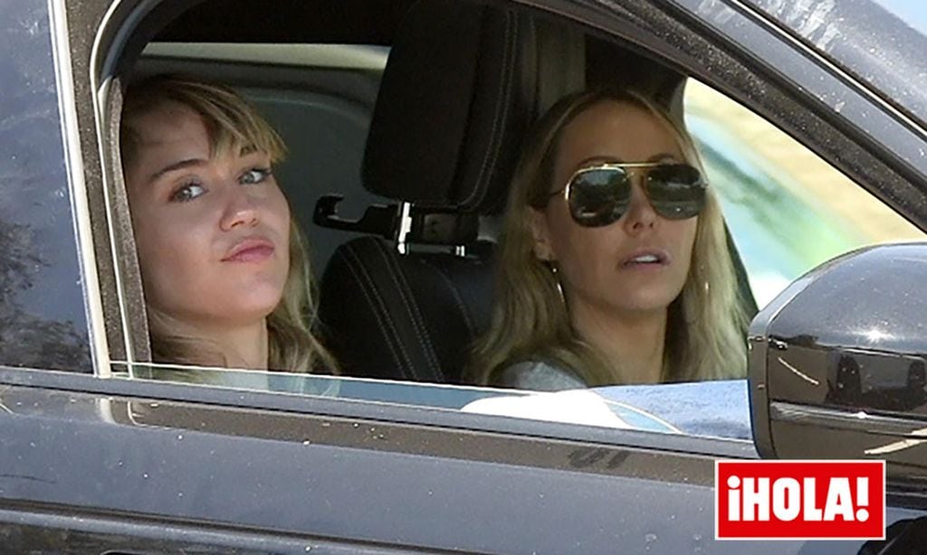 Nuevas fotografías de Miley Cyrus y Kaitlynn Carter en familia