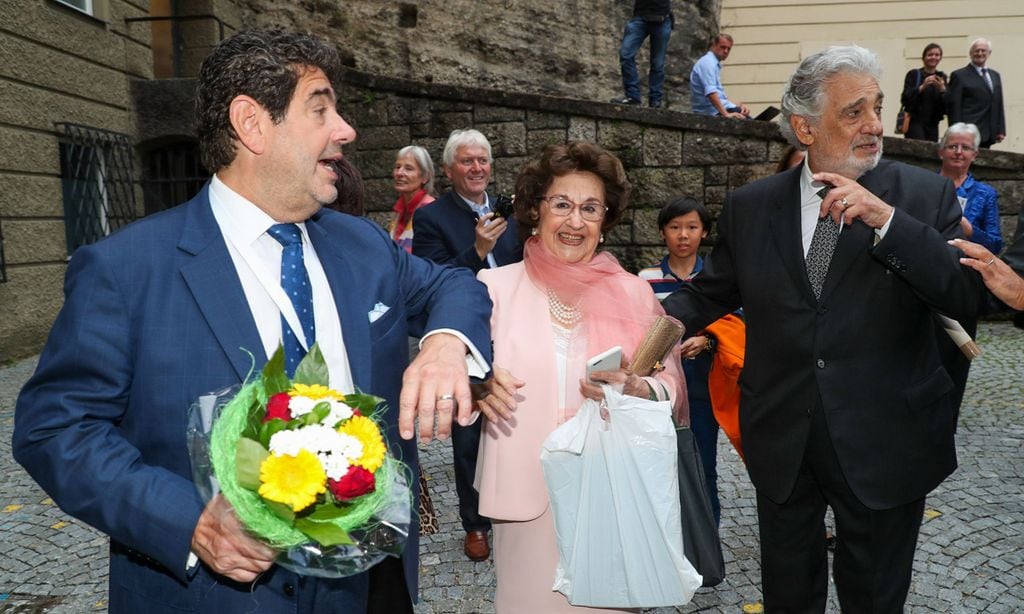 EXCLUSIVA: Primeras imágenes de Plácido Domingo, arropado por su mujer y su hijo tras la polémica
