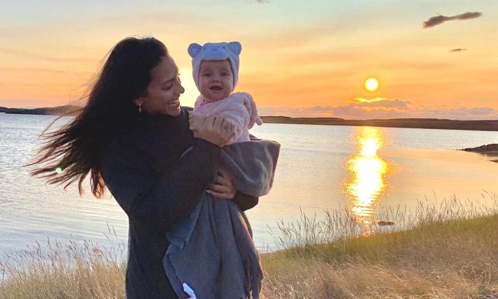 La aventura helada de Lorena Castell con su hijo Río en Islandia