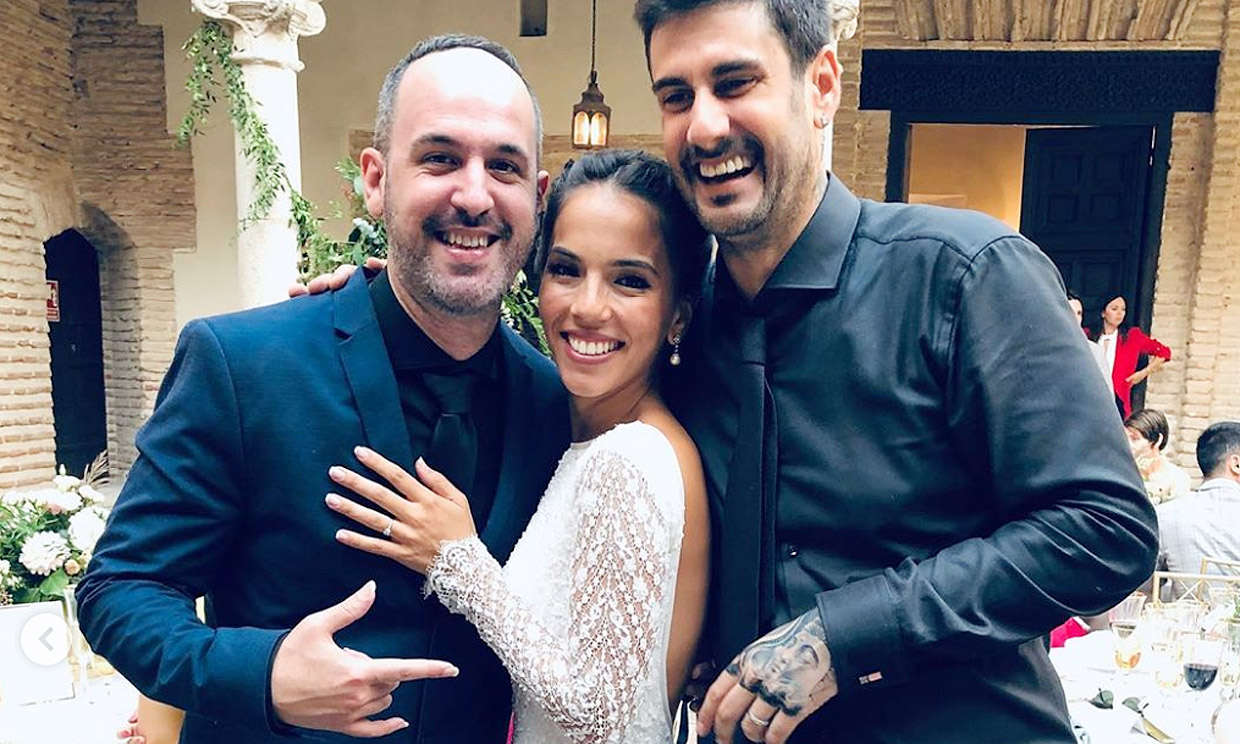 El original 'look' de Melendi para la fiesta de su boda con Julia Nakamatsu