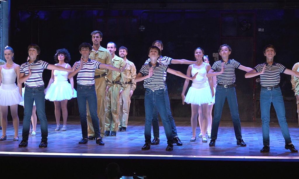 Nuevas caras y mucha energía en el escenario: te mostramos cómo es la tercera temporada de ‘Billy Elliot’