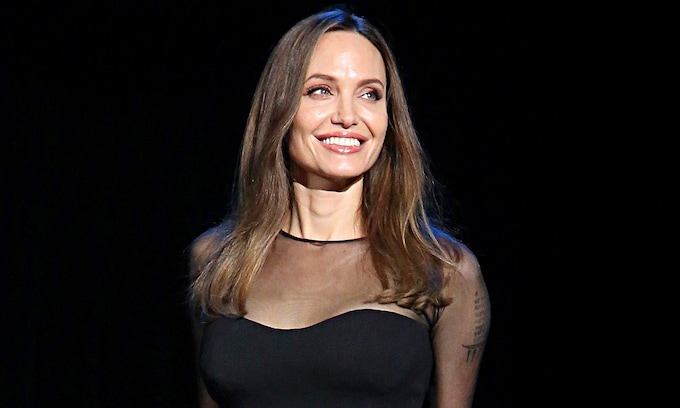Angelina Jolie, una madre 'fuerte y resiliente' que se deja mimar por sus hijos adolescentes