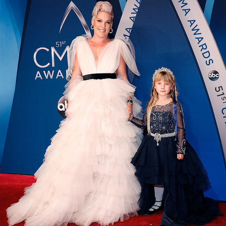 ¡De tal palo tal astilla! La hija de Pink le copia el peinado a su madre