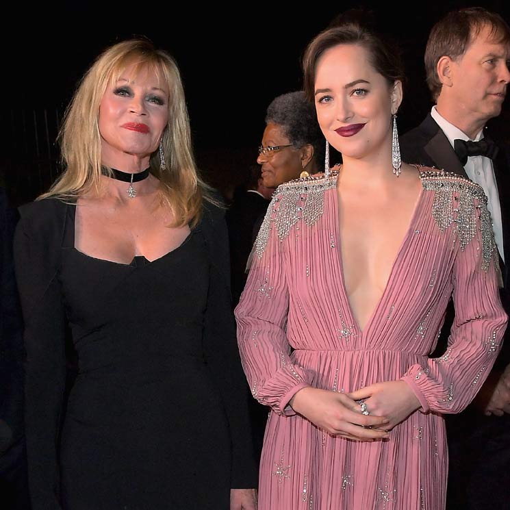 Melanie Griffith se pronuncia sobre el romance entre Dakota Johnson y Chris Martin