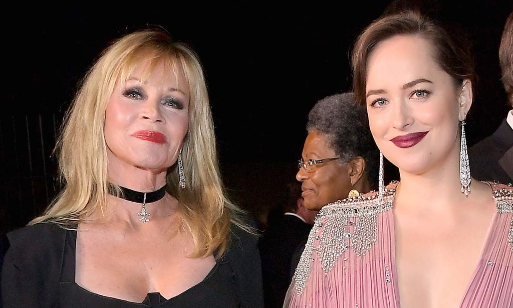 Melanie Griffith se pronuncia sobre el romance entre Dakota Johnson y Chris Martin