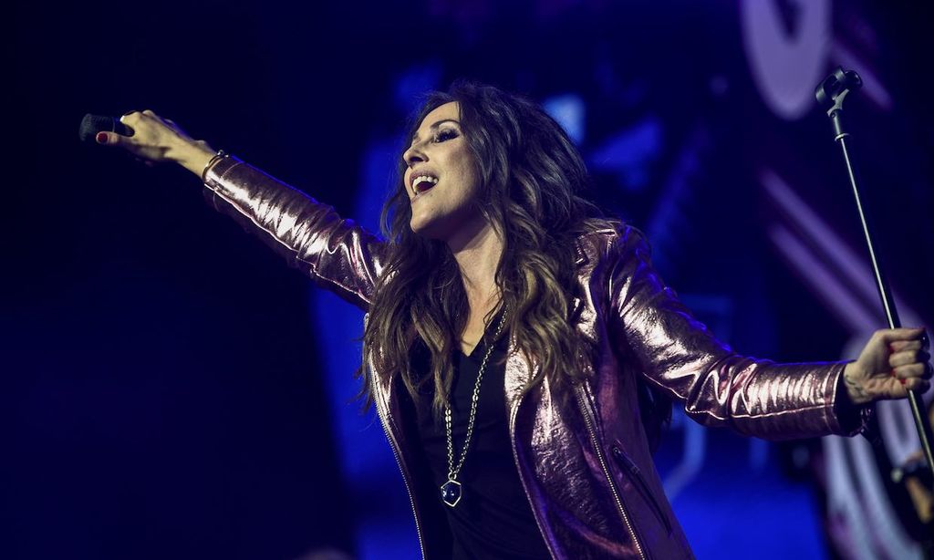 Malú busca diez 'fans' que quieran cantar con ella por una causa solidaria