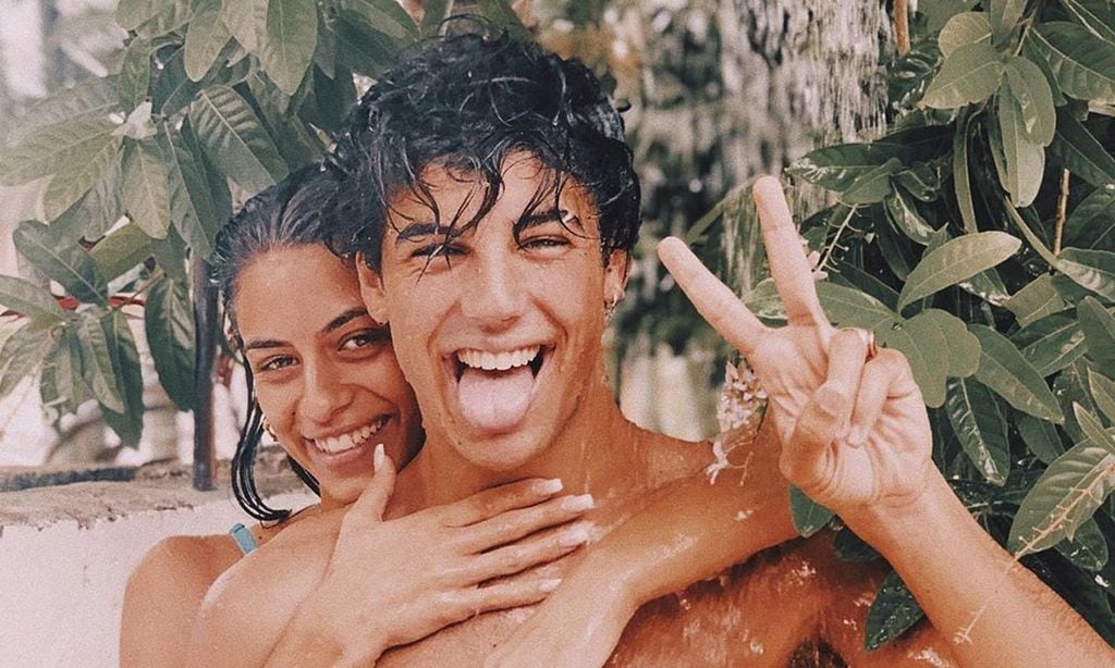 Óscar Casas nos muestra sus imágenes más íntimas junto a su novia en su 21 cumpleaños