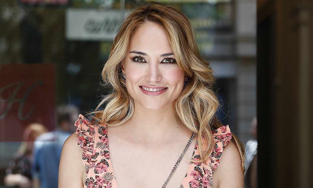 Alba Carrillo confirma que está 'loca de amor' por Santi Burgoa desde hace seis meses