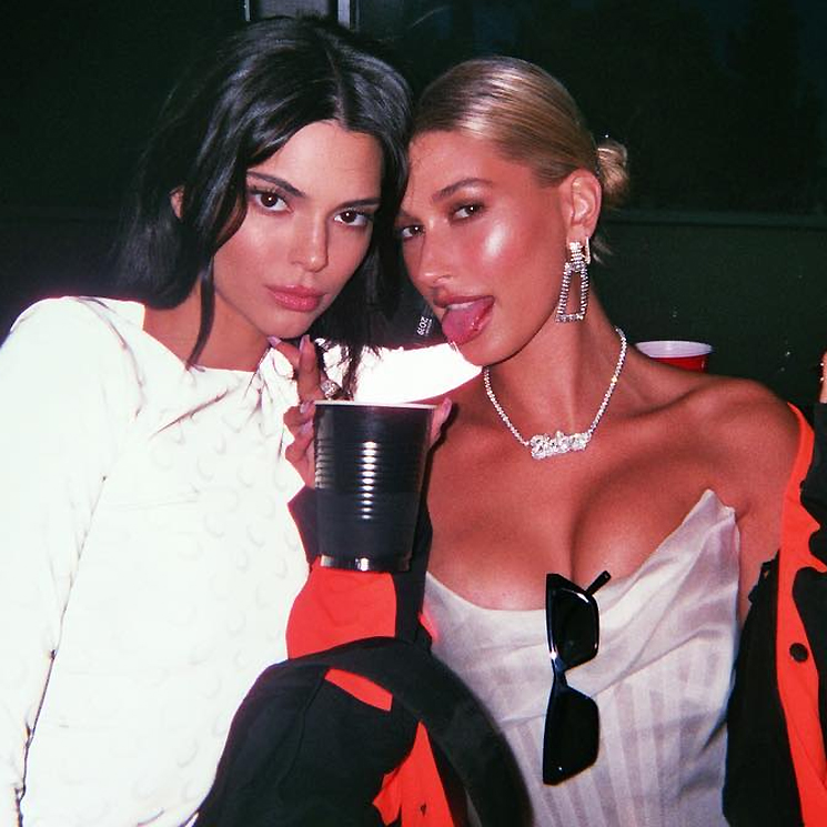 ¡Para eso están las amigas! Kendall Jenner organiza la despedida de soltera de Hailey Baldwin