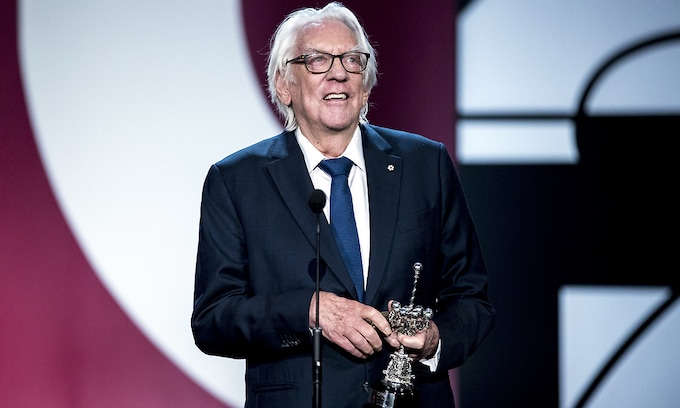 Un emocionado Donald Sutherland agradece su premio Donostia en vasco