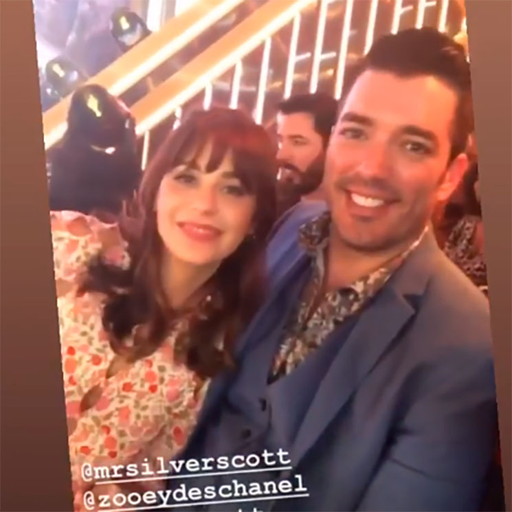 Un mes después de su separación, Zooey Deschanel aparece con su nuevo y conocido novio en televisión