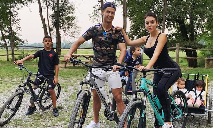 Los hijos de Cristiano Ronaldo y Georgina Rodríguez: así posan en esta foto tan simpática