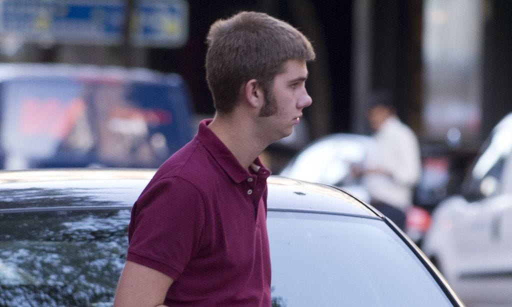 La vida de Juan Valentín en Madrid, entre amigos, clases de conducir y un llamativo cambio de 'look'