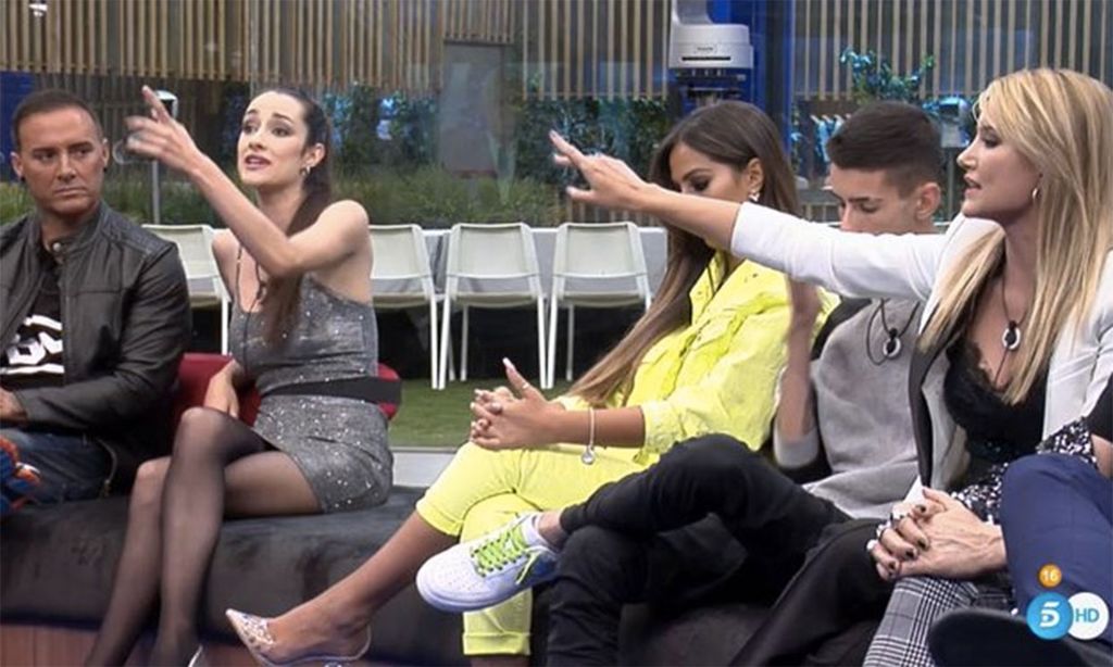 ¡Arde Guadalix! Adara Molinero y Alba Carrillo, en guerra
