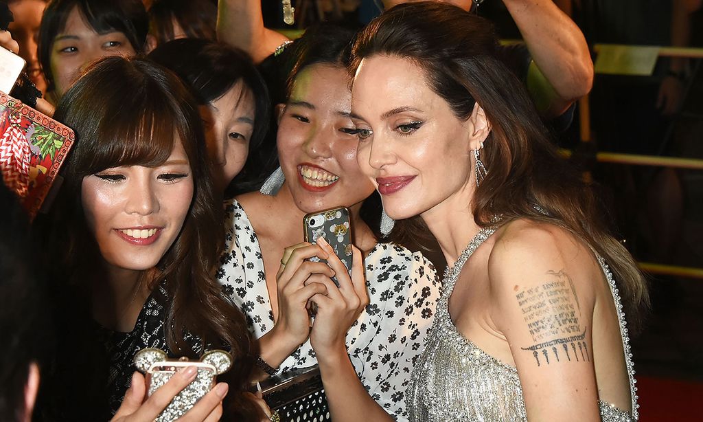 Angelina Jolie se resiste a borrar las huellas de su pasado con Brad Pitt