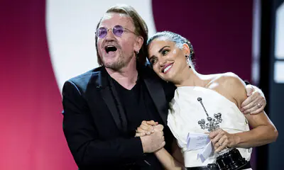 ¿Qué sintió Penélope Cruz al recibir el Premio Donostia de la mano de su amigo Bono?