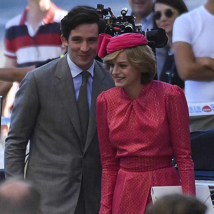 EXCLUSIVA: Emma Corrin (Diana de Gales) y Josh Connor (príncipe Carlos) ruedan 'The Crown' en Málaga