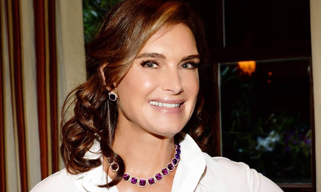 ¡Sorpresa! Brooke Shields es prima lejana del rey Felipe y diseña una colección de joyas inspirada en su parentesco real