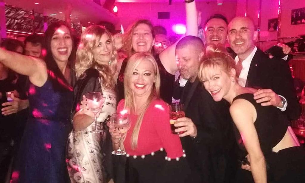 Fiesta, música y art decó en la fiesta que ha reunido a Belén Esteban, Ana Rosa Quintana o Natalia Verbeke