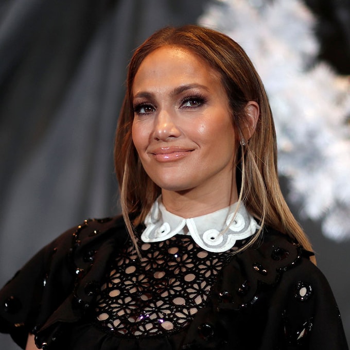 Jennifer Lopez celebra su último éxito con una especial e inesperada visita en el set