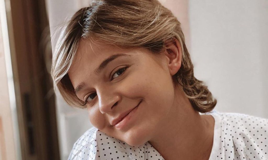 Laura Escanes bromea con su 'look de madre', ojeras incluidas