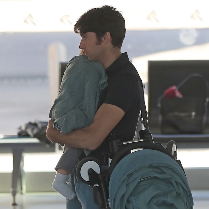 La tierna imagen de Cayetano Rivera con su bebé dormido en brazos