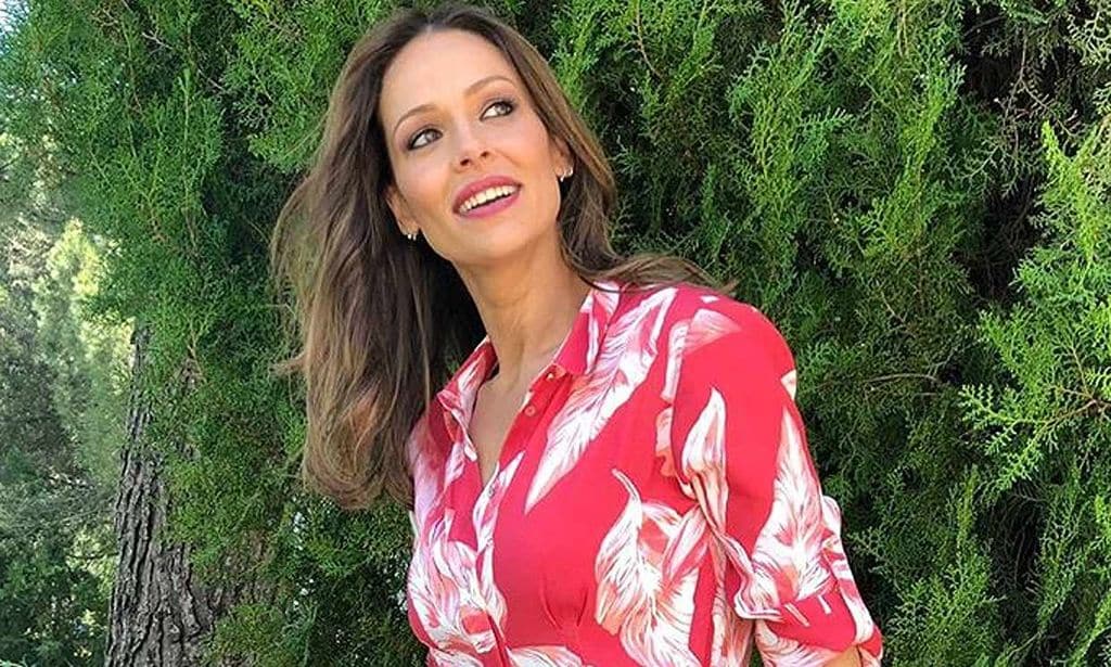 ¡Un pingüino en casa! Eva González se encuentra una simpática sorpresa en el cuarto de Cayetano