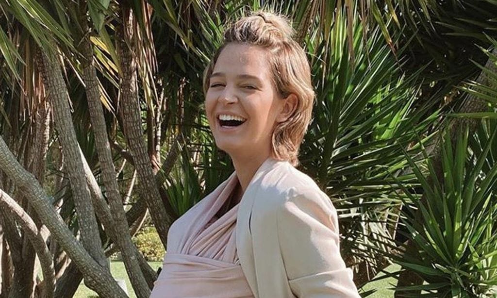 Laura Escanes se pone en 'modo canguro' con su hija Roma