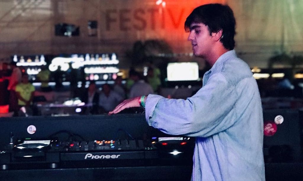 Conoce a Jorge Barce, DJ y primo del cantante de Taburete, Willy Bárcenas