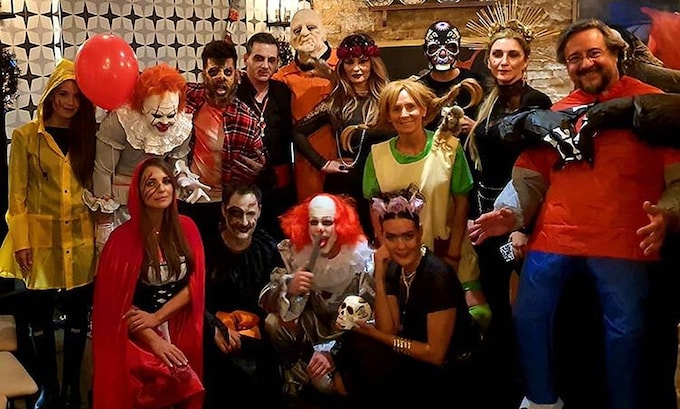 La divertida fiesta con amigos de la 'caperucita' Paula Echavarría con el Miguel Torres más 'feroz' 