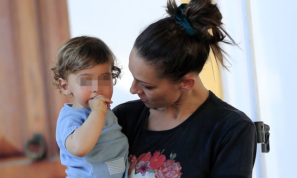 Cayetano, el hijo de Eva González, un pequeño 'draculín' que se resiste a dar por terminado Halloween
