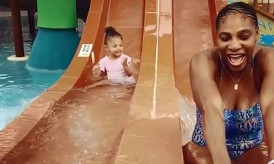 ¿Quién se tira mejor? El duelo de Serena Williams con su hija Olympia en un tobogán