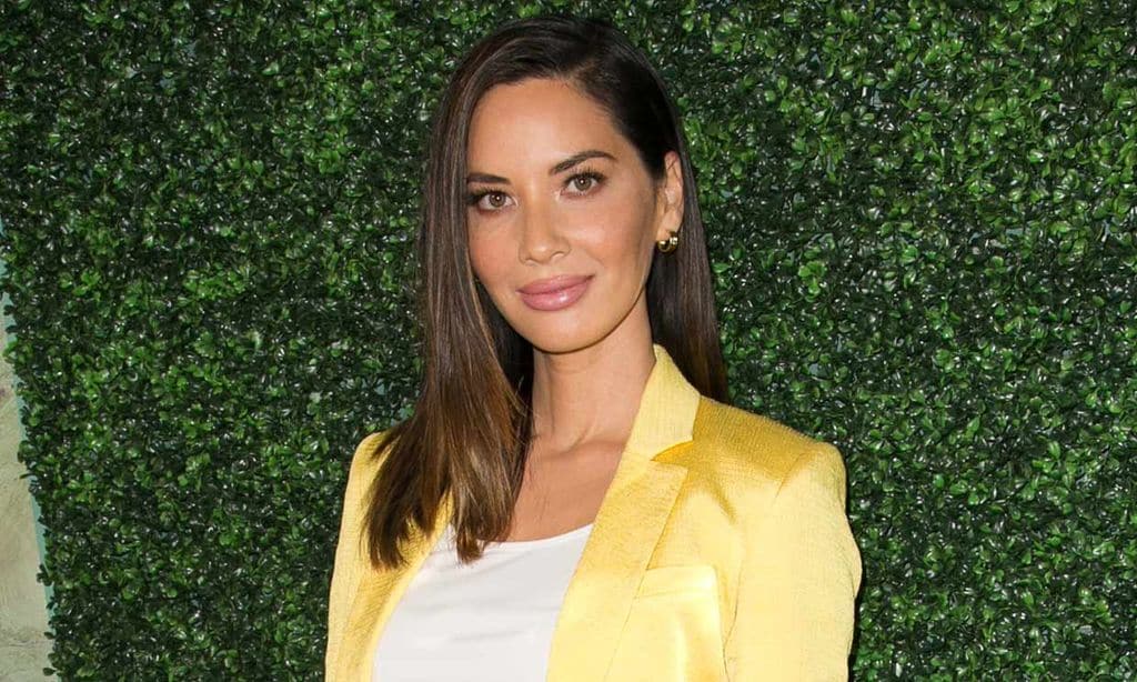 Olivia Munn pasa página después de su relación con Álex González y presenta a su novio