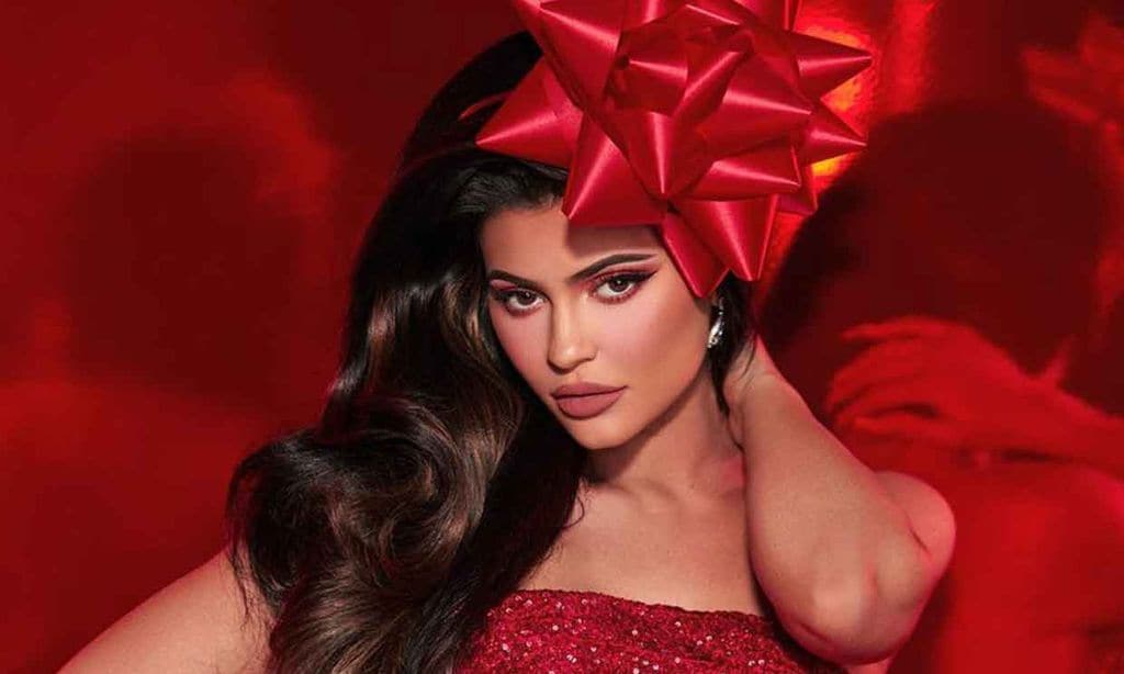 Kylie Jenner se adelanta a la Navidad convertida en un auténtico 'regalo'