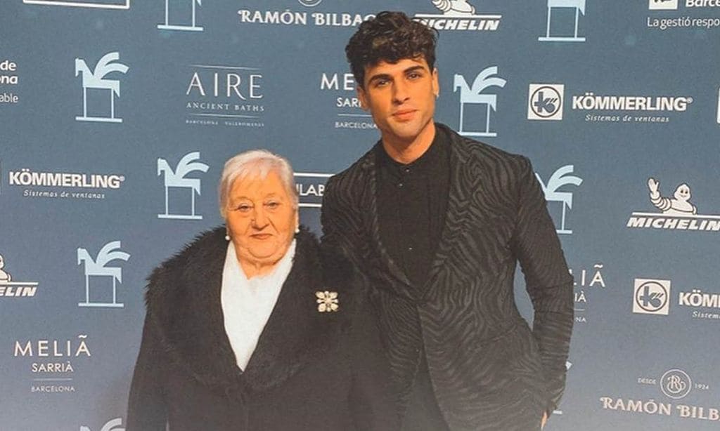 Daniel Illescas acude a los Ondas con la mejor compañía… ¡la de su abuela!