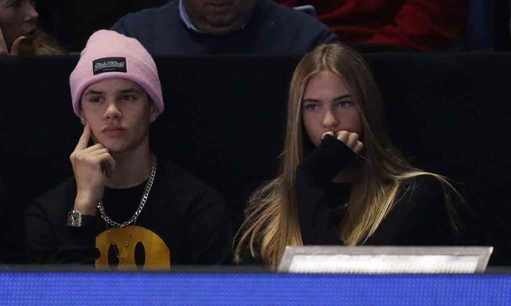 Romeo Beckham y Mia Moocher ya no esconden su noviazgo