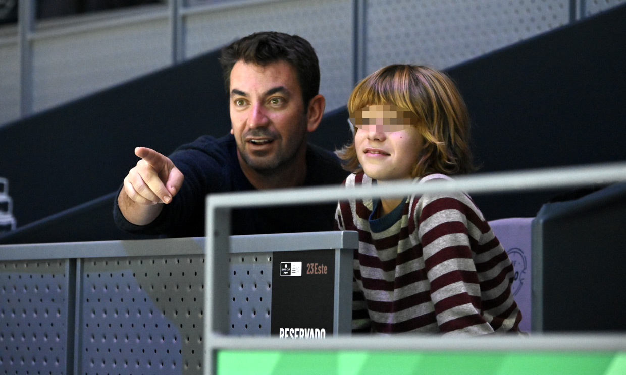 El lado más paternal de Arturo Valls con su hijo Martín, al descubierto en el tenis