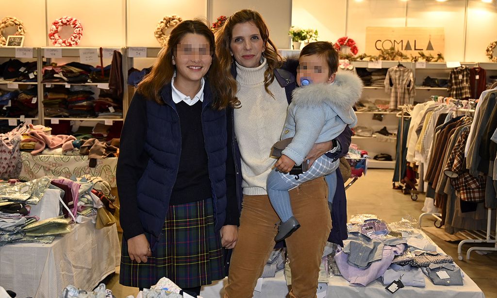 ¡Cómo ha crecido! Margarita Vargas se lleva a su hijo Enrique al rastrillo Nuevo Futuro