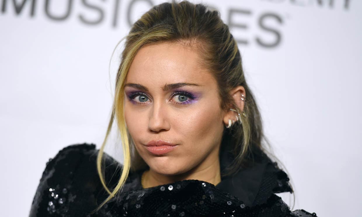 Miley Cyrus celebra su 27 cumpleaños entre rumores de ruptura con Cody Simpson 