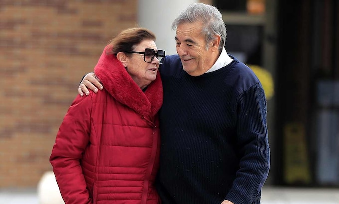 Teresa y Benito Rabal, desolados en el último adiós a su madre Asunción Balaguer