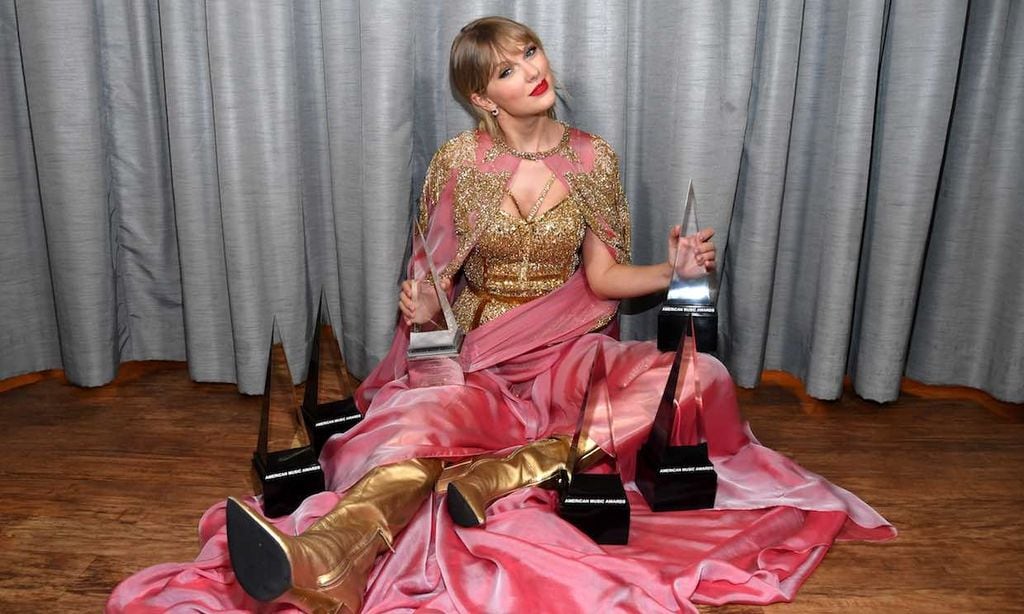 Taylor Swift se proclama nueva 'reina del pop' en los American Music Awards