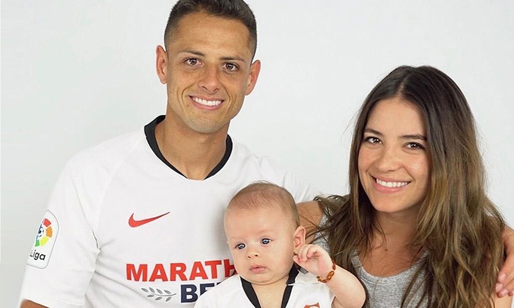 El hijo de Chicharito y Sarah Kohan, ¡un mini-futbolista adorable!