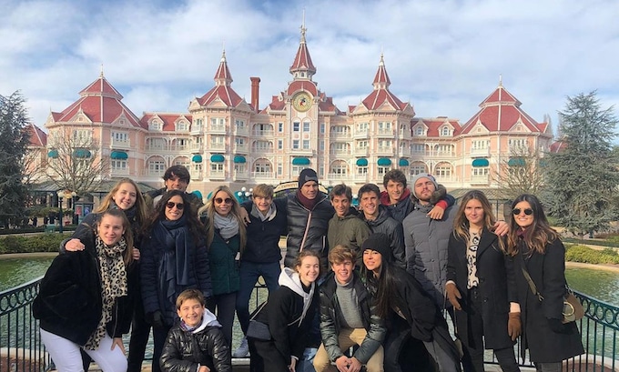 Rafael Nadal, con su familia en Disneyland París
