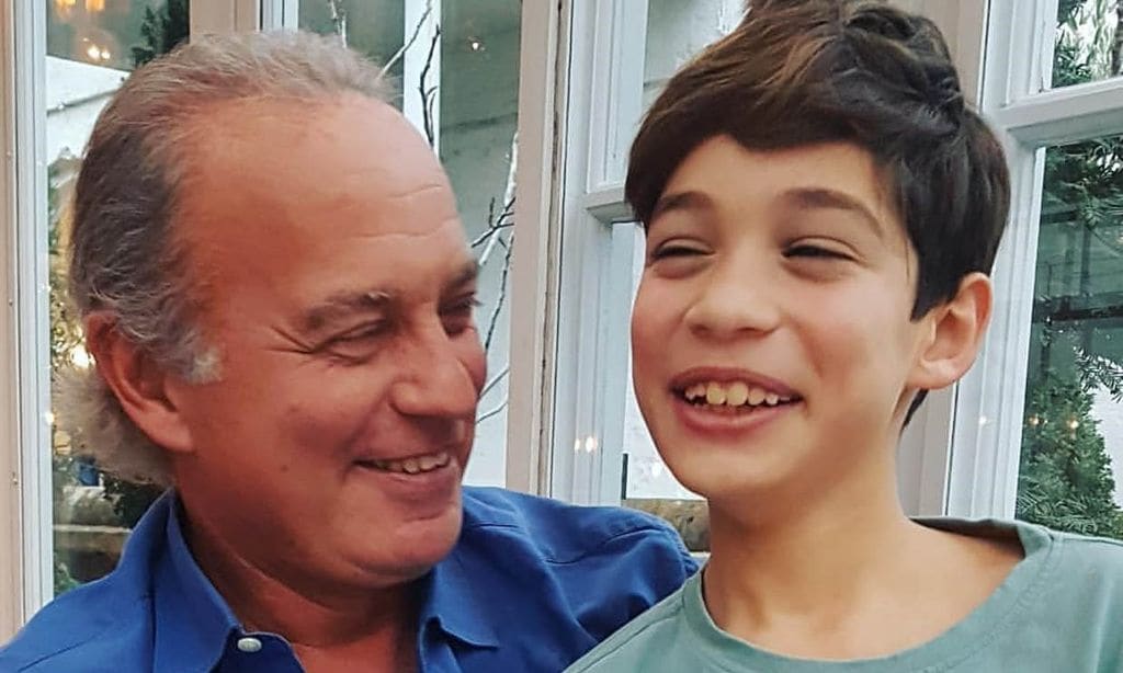 ¡Este chico promete! Carlos, el hijo pequeño de Bertín Osborne, se marca un impresionante baile en el salón de casa