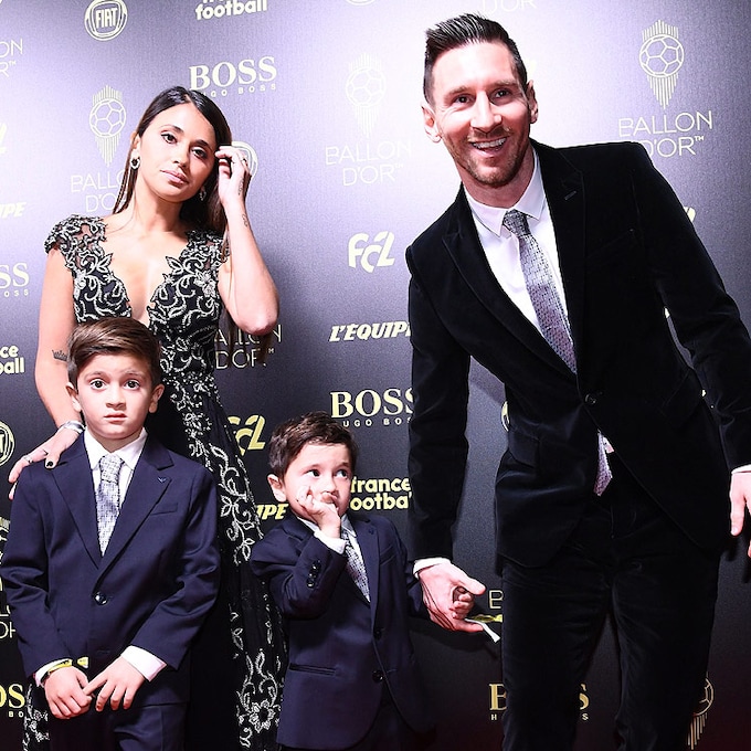¡A juego con papá! Leo Messi recibe el Balón de Oro ante el orgullo de su familia