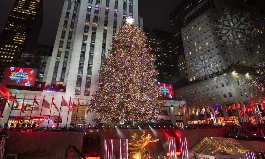¡Por fin es Navidad en Nueva York! La ciudad enciende su famoso árbol de Rockefeller Center