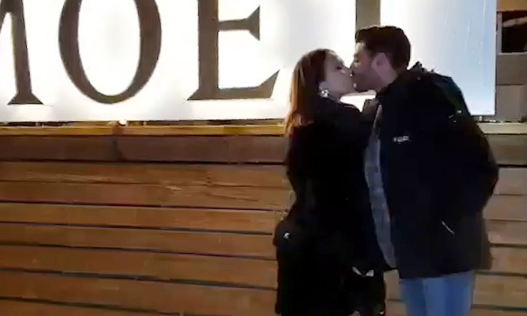 Paula Echevarría y Miguel Torres pasan un romántico puente en la nieve junto a varios 'influencers'