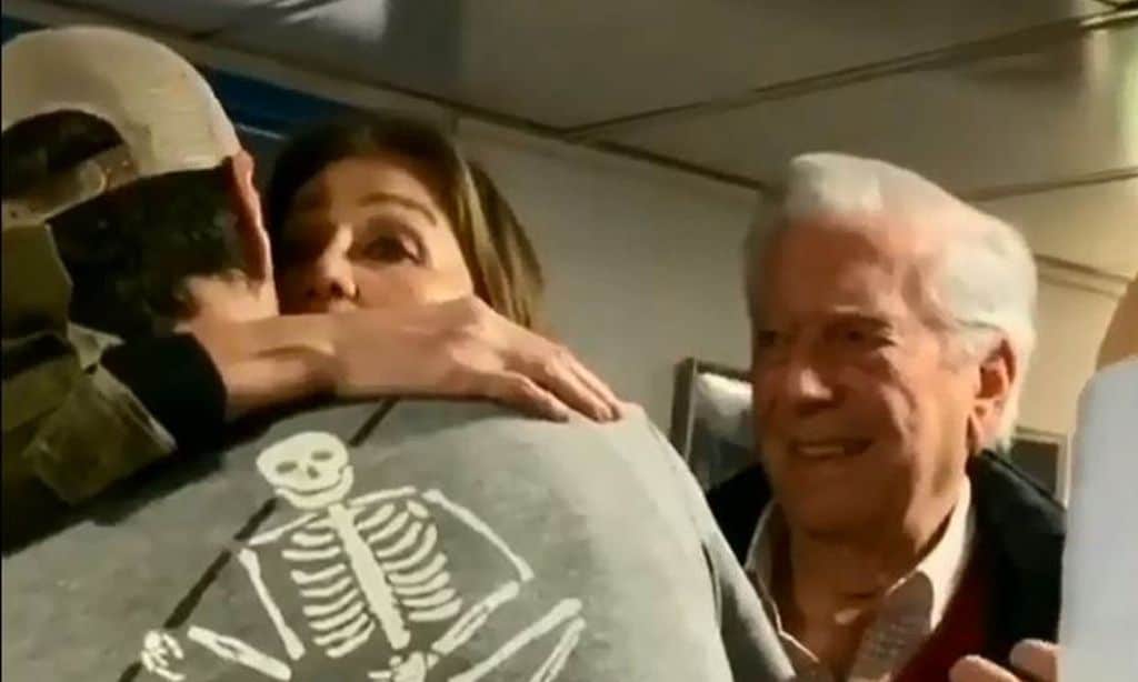 Así ha sido el emotivo reencuentro entre Isabel Preysler y Enrique Iglesias en el concierto de anoche